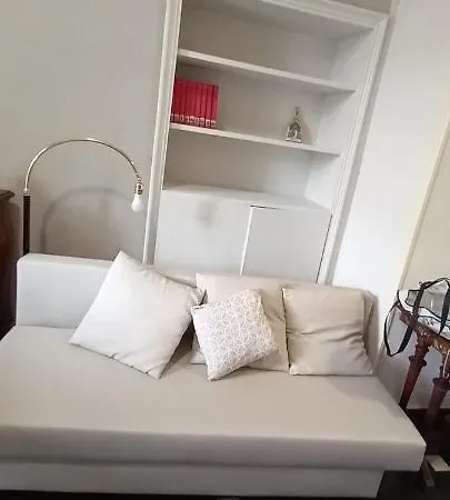 Il Palazzo Di Clorinda Neapel