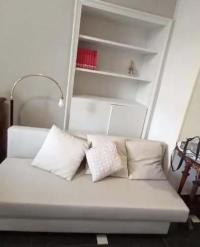 Il Palazzo Di Clorinda Neapel